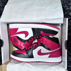 Womens Jordan 1 Mid size 9 “Alternate Bred Toe”